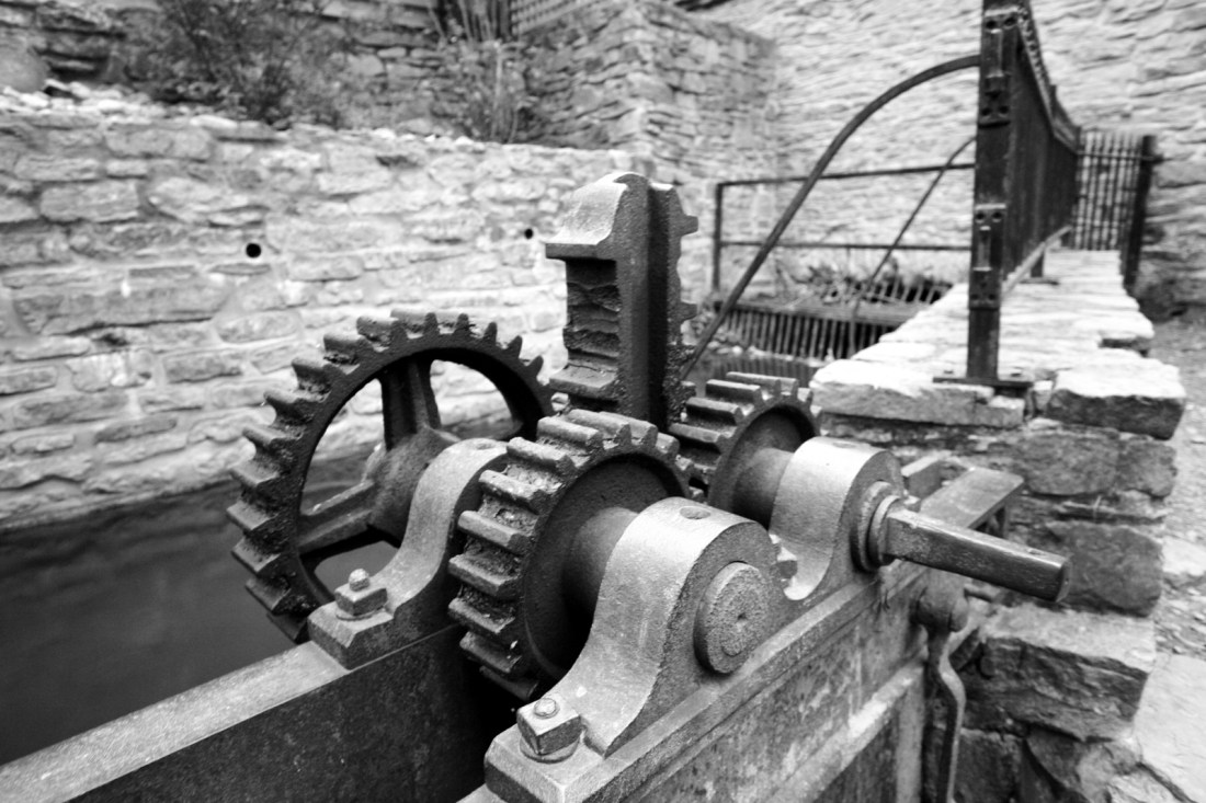 Wier Gear Photo by Nic Kilby